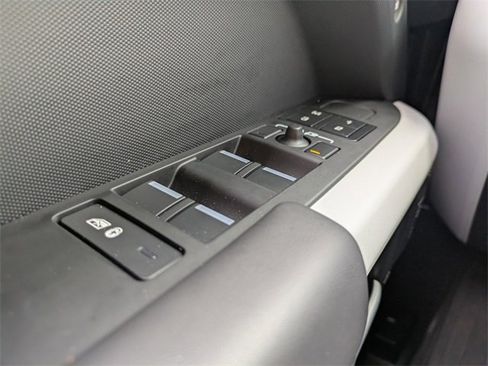 Used 2024 Land Rover Defender 110 X-Dynamic SE image 27