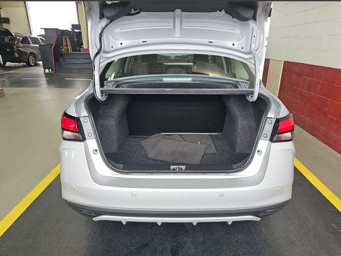 Used 2025 Nissan Versa S FWD image 3