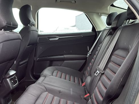 Used 2015 Ford Fusion SE w/ Equipment Group 201A image 24