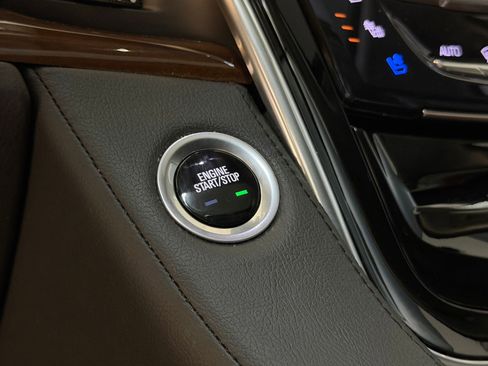 Used 2020 Cadillac Escalade ESV Premium Luxury AWD/4WD image 36