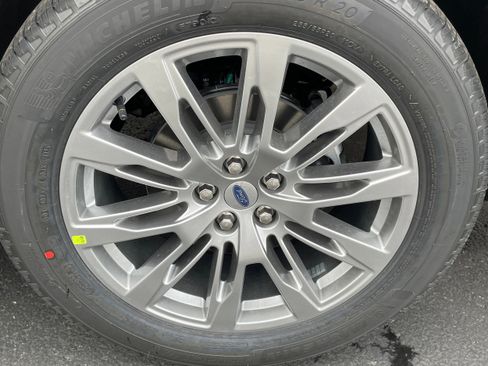 New 2026 Ford Explorer Active w/ Active Comfort Package image 8