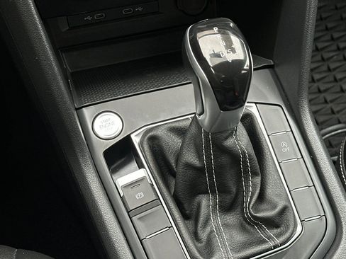 Certified 2022 Volkswagen Taos SE image 21