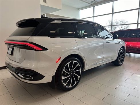 Certified 2024 Lincoln Nautilus Black Label image 5