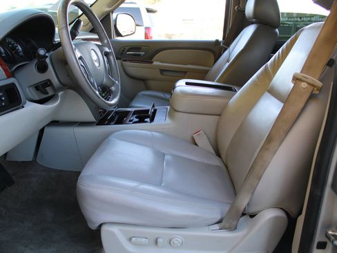 Used 2012 Chevrolet Tahoe LTZ RWD image 25