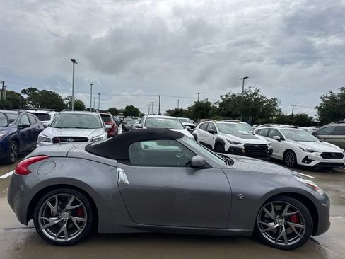 Used 2014 Nissan 370Z Touring w/ Sport Package RWD image 2