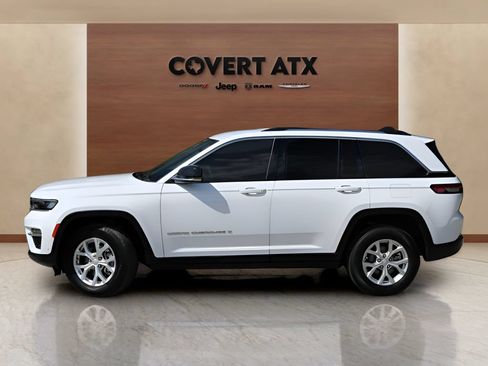 Used 2023 Jeep Grand Cherokee Limited w/ Luxury Tech Group II RWD image 2
