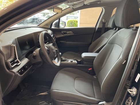 Used 2025 Kia Sportage LX image 21