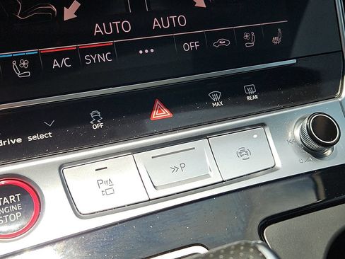 Used 2023 Audi RS 6 AWD/4WD image 19