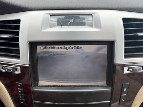 Used 2011 Cadillac Escalade ESV Premium image 23