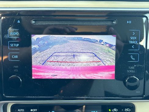 Used 2018 Toyota Corolla LE FWD image 3