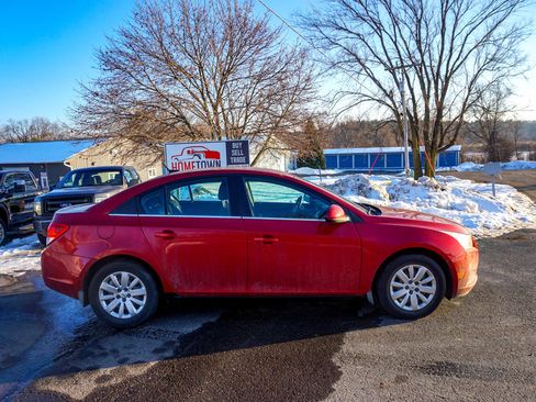 Used 2011 Chevrolet Cruze LT image 2