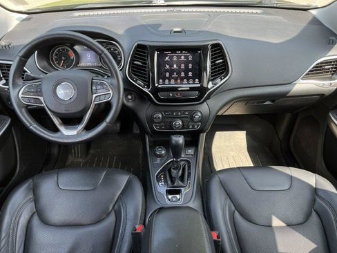 Used 2019 Jeep Cherokee Limited w/ Trailer Tow Group AWD/4WD image 2