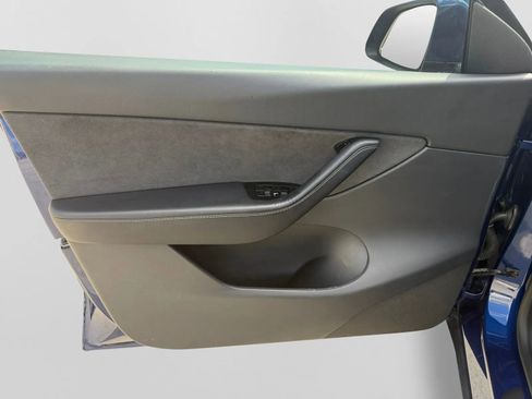 Used 2020 Tesla Model Y Long Range image 11