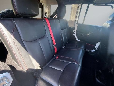 Used 2017 Jeep Wrangler Unlimited Rubicon AWD/4WD image 23