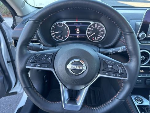 Used 2025 Nissan Sentra SR w/ SR Premium Package image 25