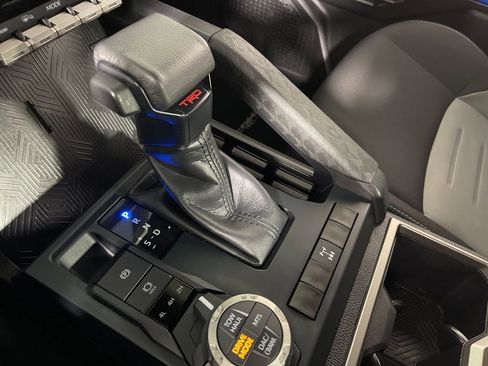 Certified 2025 Toyota Tacoma TRD Off-Road AWD/4WD image 22