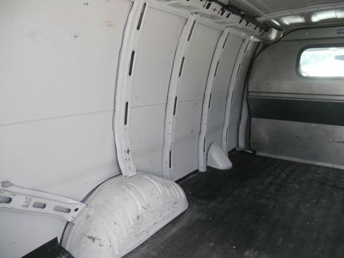 Used 2013 Chevrolet Express 2500 RWD image 5