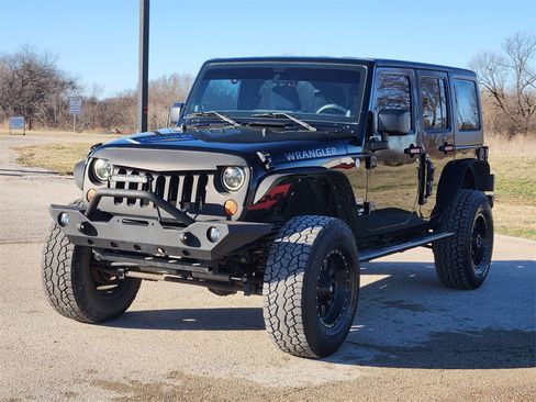 Used 2012 Jeep Wrangler Unlimited Sport image 3