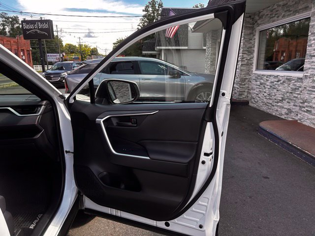 Used 2021 Toyota RAV4 SE w/ Weather & Moonroof Package AWD/4WD image 13