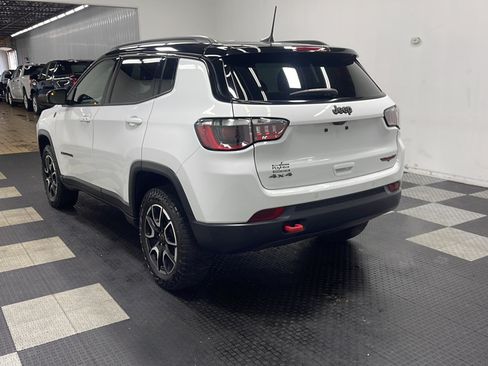 Used 2025 Jeep Compass Trailhawk AWD/4WD image 15