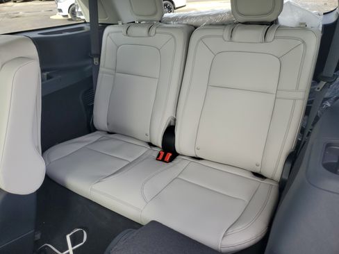 New 2026 Lincoln Aviator Reserve image 23