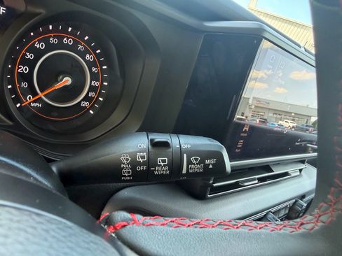 Used 2025 Jeep Wrangler Unlimited Rubicon AWD/4WD image 38