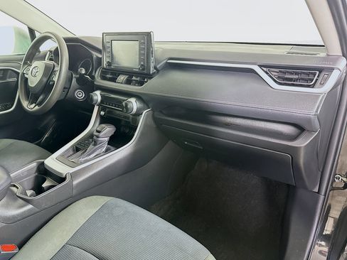 Used 2021 Toyota RAV4 LE image 26