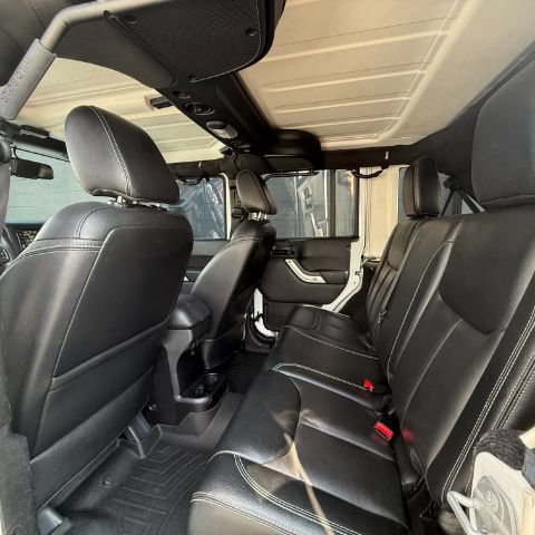 Used 2015 Jeep Wrangler Unlimited Sahara w/ Connectivity Group AWD/4WD image 10