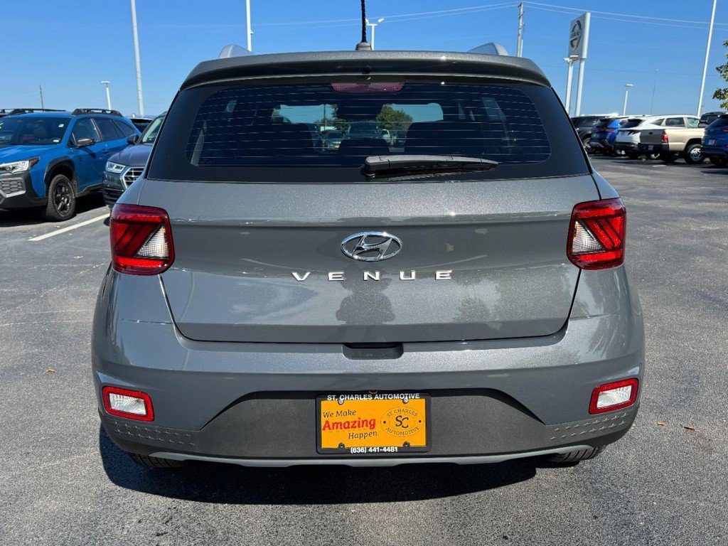 Certified 2025 Hyundai Venue SEL FWD image 4
