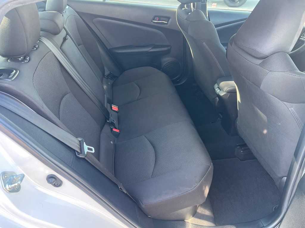 Used 2021 Toyota Prius L Eco FWD image 17