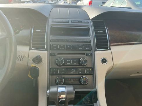 Used 2010 Ford Taurus SEL image 21