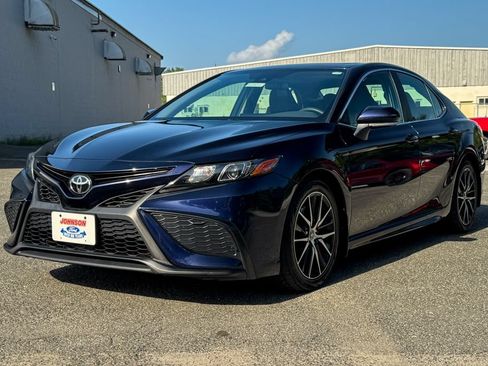 Used 2021 Toyota Camry SE w/ Cold Weather Package AWD/4WD image 7