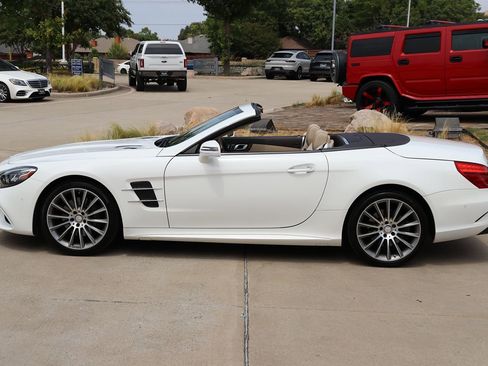 Used 2017 Mercedes-Benz SL 550 w/ Driver Assistance Package image 6