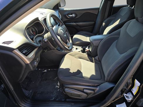 Used 2016 Jeep Cherokee Latitude FWD image 21