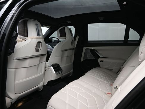 Used 2023 BMW 760i xDrive w/ Executive Package AWD/4WD image 29