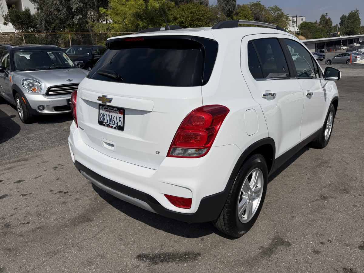 Used 2019 Chevrolet Trax LT w/ LT Convenience Package FWD image 4