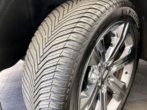 Used 2017 Cadillac Escalade Luxury AWD/4WD image 32
