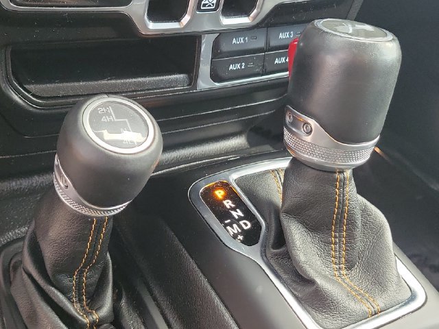 Used 2022 Jeep Wrangler Unlimited Sahara AWD/4WD image 40