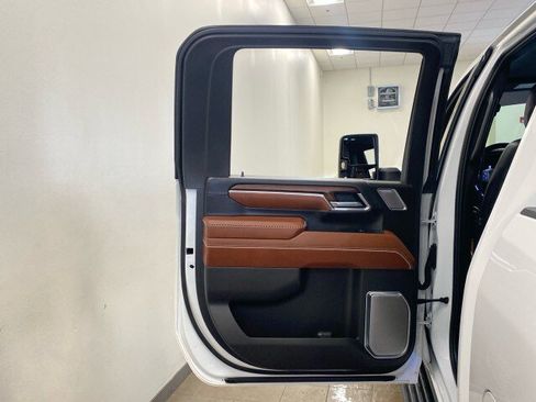Used 2024 GMC Sierra 3500 Denali Ultimate AWD/4WD image 8
