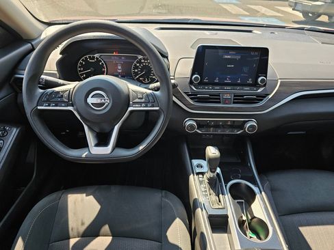 Used 2024 Nissan Altima 2.5 SV FWD image 18