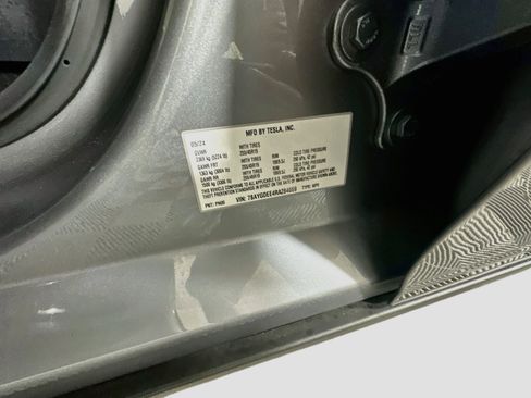 Used 2024 Tesla Model Y Long Range AWD/4WD image 12