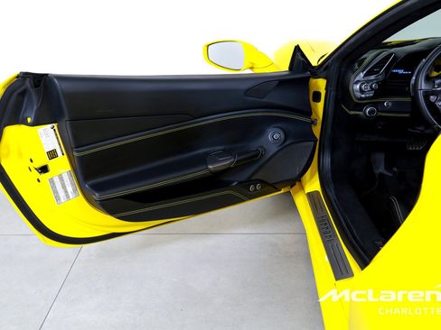 Used 2017 Ferrari 488 Spider RWD image 11