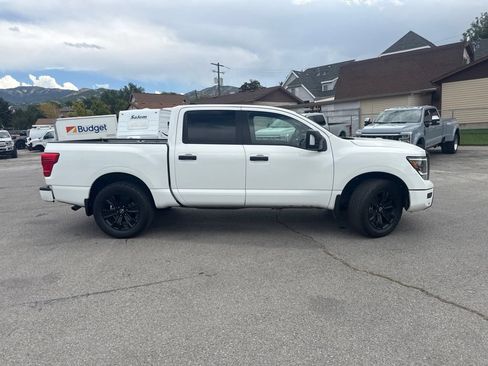 Used 2023 Nissan Titan SV w/ SV Convenience Package AWD/4WD image 3