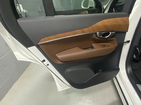 Certified 2024 Volvo XC90 T8 Plus w/ Protection Package Premier image 8