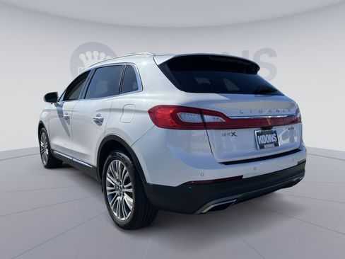 Used 2017 Lincoln MKX Reserve w/ Driver Assistance Package AWD/4WD image 4