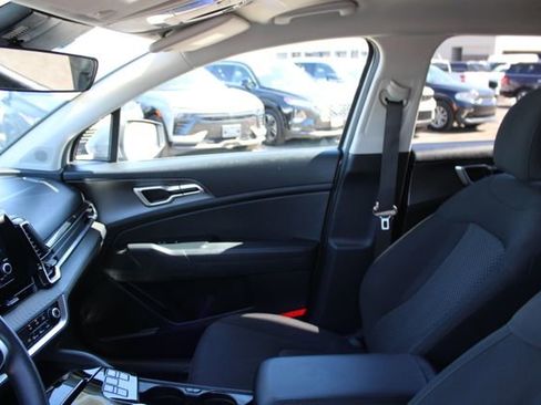 Used 2023 Kia Sportage LX image 36
