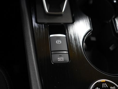 Used 2025 Nissan Rogue SV AWD/4WD image 25