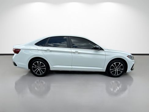 Used 2025 Volkswagen Jetta Sport FWD image 2