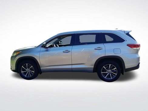 Used 2018 Toyota Highlander XLE AWD/4WD image 4