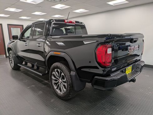 Used 2024 GMC Canyon Denali image 6